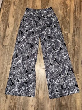 Wide Leg Leaf Print Pants in Navy and White